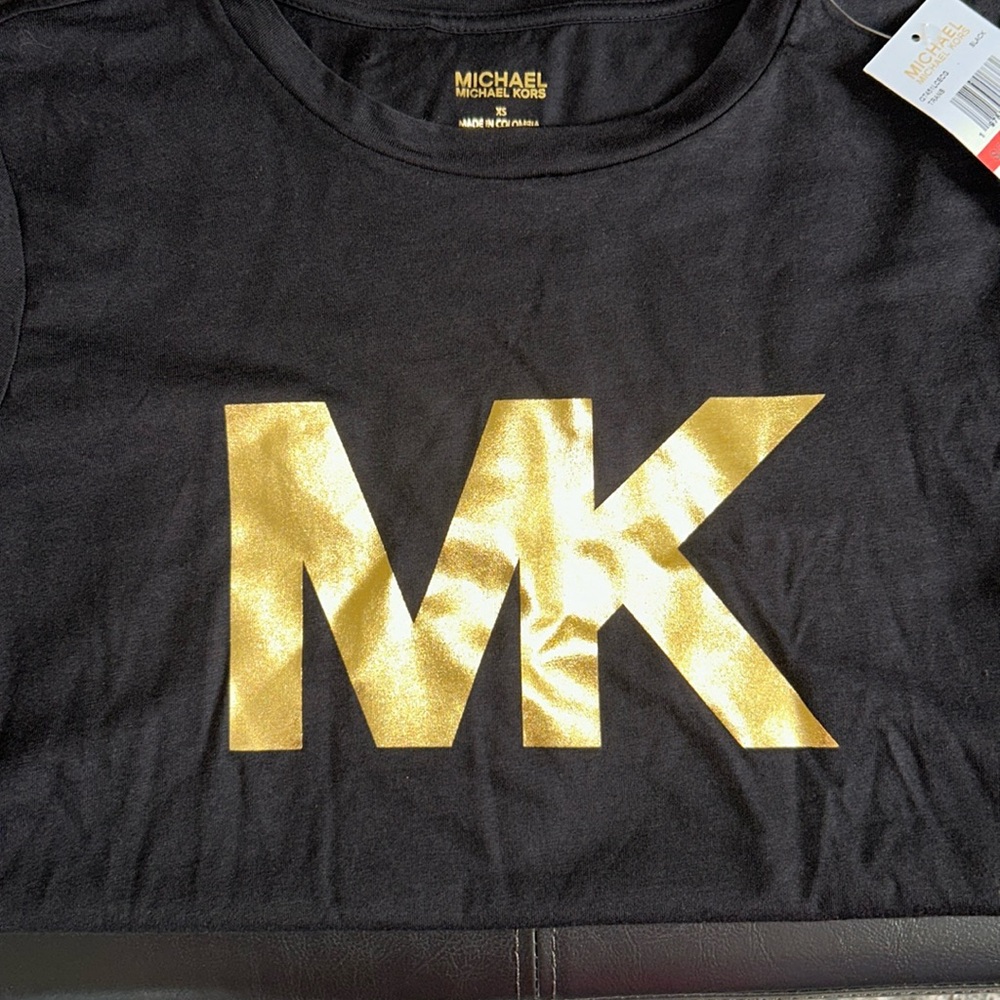 🦋Michael Kors woman’s T-shirt 5/25$
